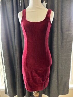 Sleeveless Velvet Midi Dress in Burgundy